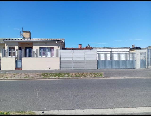 3 BEDROOM HOUSE FOR SALE IN KEWTOWN